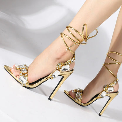🍒Spits-toon diamant-hak enkelbandjie strappiesandale glansryke stilettos met diamantversiering damespartytjieskoene geleentheidsklere Dancing Diamonds