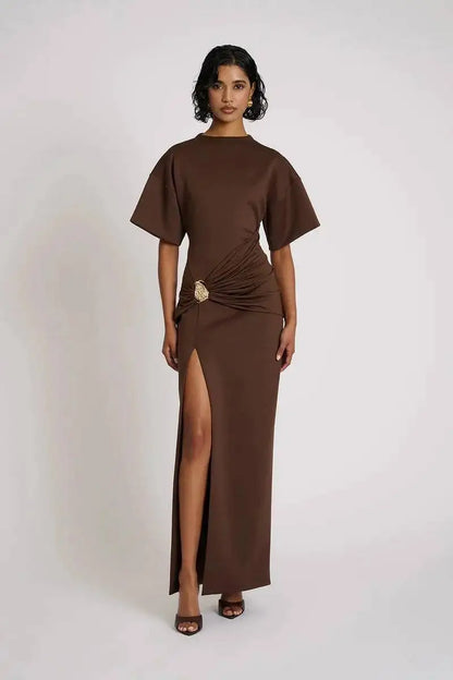 🍒Short sleeve maxi dress  ruched outfit brown women side split occasion dress with belt metal fashion o-neck club party wear occasion white long dresses Paint The Town Red In Brown