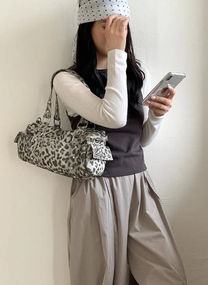 🍒复古豹纹手提包铆钉包机车圆筒包波士顿休闲女包时尚托特包 骑上这只动物，乐趣无穷