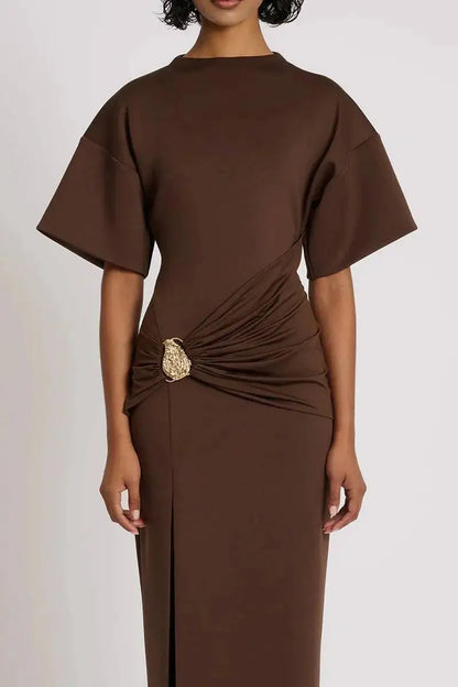 🍒Short sleeve maxi dress  ruched outfit brown women side split occasion dress with belt metal fashion o-neck club party wear occasion white long dresses Paint The Town Red In Brown