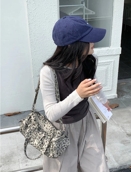 🍒复古豹纹手提包铆钉包机车圆筒包波士顿休闲女包时尚托特包 骑上这只动物，乐趣无穷