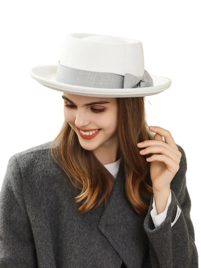 🍒Vroue se herfs- en winterhoed wolvilt fedora met syboog klassieke Italiaanse stylhoed opgerolde rand plat top mode hoofbedekking  FED op met DORA wat jou HOEDE steel kry hierdie en kruip weg in jou koel kas