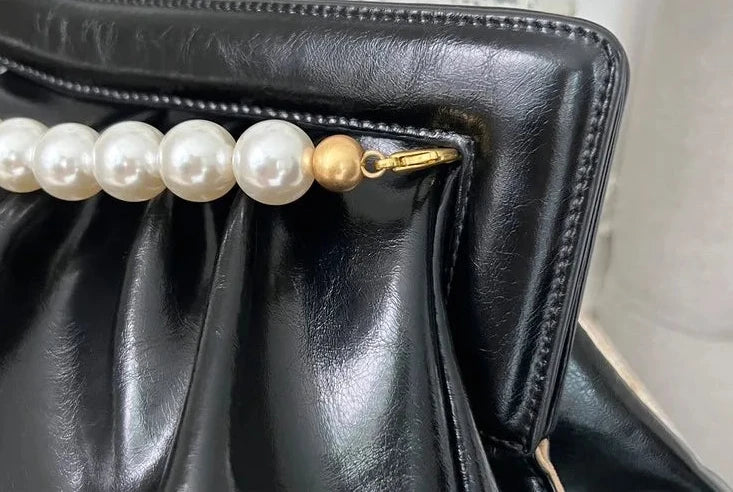 🍒Vroue se geplooide koppelaar handsak met groot kettingontwerp pêrel handsak banket koevert aandhandsak groot kapasiteit koppelaar vir geleenthede slim gemaklike bykomstighede SKITTER met 'n PATENT en HOU jou koel
