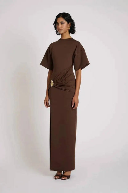 🍒Short sleeve maxi dress  ruched outfit brown women side split occasion dress with belt metal fashion o-neck club party wear occasion white long dresses Paint The Town Red In Brown