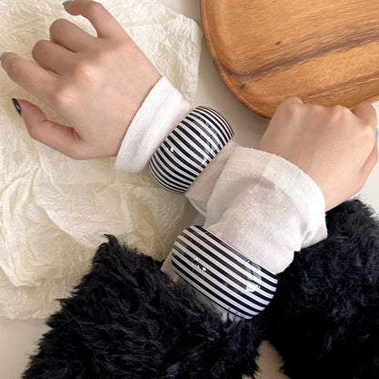 🍒Swart-en-wit gestreepte wye armband dik hars C-vorm oop armring vir vroue geskikte vakansiekostuumjuweliersware
