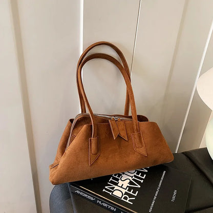 🍒Lekker luukse kunsmatige suede sakke ontwerperhandsakke, spesiale geometriese gelaagde retro skouersak vir vroue okselhandsakke vroulike daaglikse pendelaarsak Moet Nie Oor-haal Nie