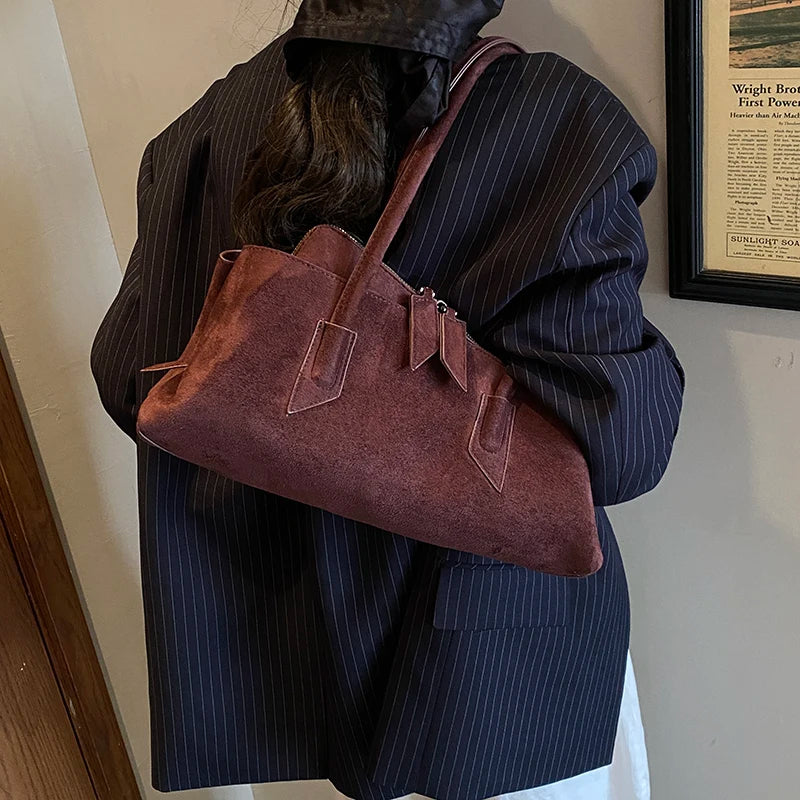 🍒Lekker luukse kunsmatige suede sakke ontwerperhandsakke, spesiale geometriese gelaagde retro skouersak vir vroue okselhandsakke vroulike daaglikse pendelaarsak Moet Nie Oor-haal Nie