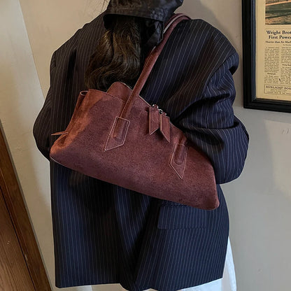 🍒Lekker luukse kunsmatige suede sakke ontwerperhandsakke, spesiale geometriese gelaagde retro skouersak vir vroue okselhandsakke vroulike daaglikse pendelaarsak Moet Nie Oor-haal Nie
