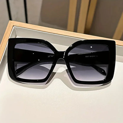 🍒Grootraam-sonbrille dames unisex modebrille vierkant veelsydig kontrasterende kleur eenvoudig UV400-beskerming brille nuwerwetse brille vir vroue Lyk Cool Vierkant