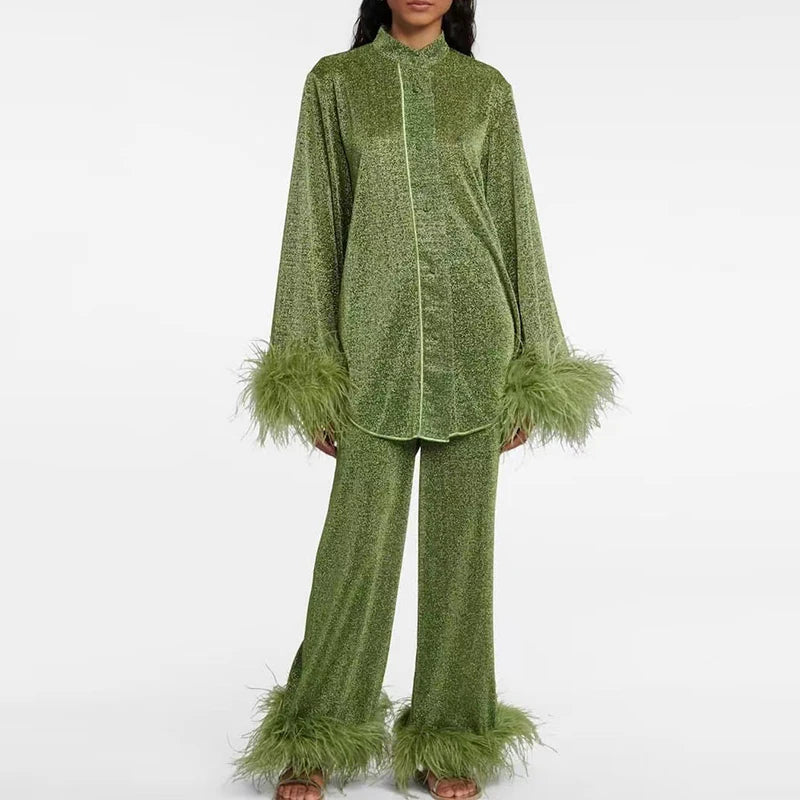 🍒Vroue se staankraag langmou bloes en broekstel met veerbesonderhede, elegante glinsterknope op die hemp en broek, soliede uitrustings herfsmode, partytjiestel geleentheidsdrag.