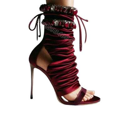 🍒Bloedrooi stilettohakskoene met ooptoon-enkelstewels vir vroue, kristalversiering geplooide stewels, ooptoon stylvolle skoenlaarsontwerp, partytjie-uitrusting skoene met Rich Ruchie Reds