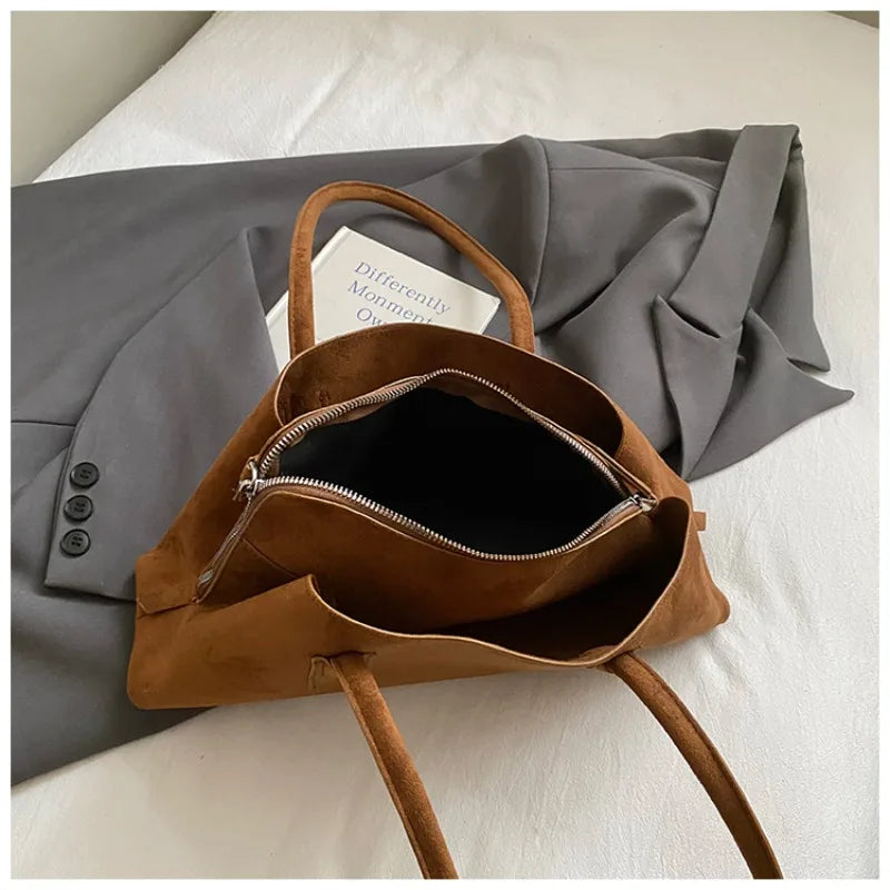 🍒Lekker luukse kunsmatige suede sakke ontwerperhandsakke, spesiale geometriese gelaagde retro skouersak vir vroue okselhandsakke vroulike daaglikse pendelaarsak Moet Nie Oor-haal Nie