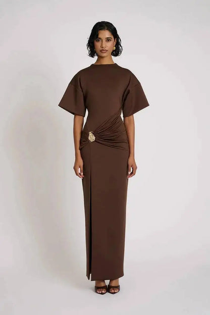 🍒Short sleeve maxi dress  ruched outfit brown women side split occasion dress with belt metal fashion o-neck club party wear occasion white long dresses Paint The Town Red In Brown