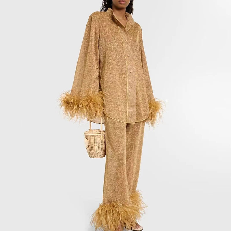 🍒Vroue se staankraag langmou bloes en broekstel met veerbesonderhede, elegante glinsterknope op die hemp en broek, soliede uitrustings herfsmode, partytjiestel geleentheidsdrag.