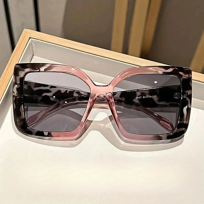 🍒Grootraam-sonbrille dames unisex modebrille vierkant veelsydig kontrasterende kleur eenvoudig UV400-beskerming brille nuwerwetse brille vir vroue Lyk Cool Vierkant
