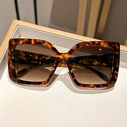 🍒Grootraam-sonbrille dames unisex modebrille vierkant veelsydig kontrasterende kleur eenvoudig UV400-beskerming brille nuwerwetse brille vir vroue Lyk Cool Vierkant