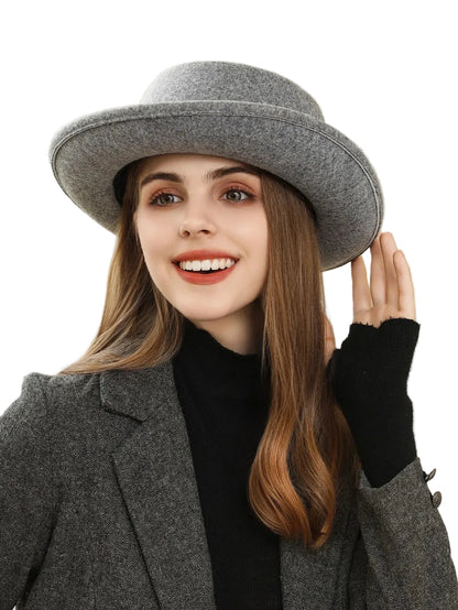 🍒Vroue se herfs- en winterhoed wolvilt fedora met syboog klassieke Italiaanse stylhoed opgerolde rand plat top mode hoofbedekking  FED op met DORA wat jou HOEDE steel kry hierdie en kruip weg in jou koel kas