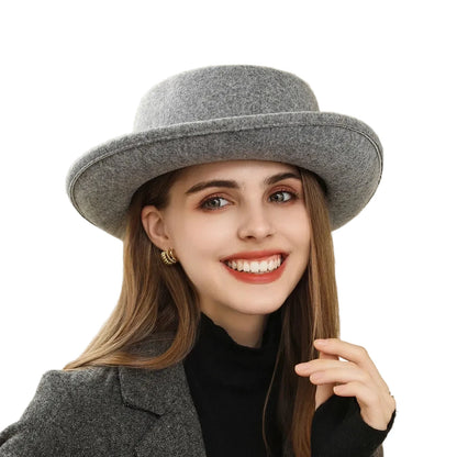 🍒Vroue se herfs- en winterhoed wolvilt fedora met syboog klassieke Italiaanse stylhoed opgerolde rand plat top mode hoofbedekking  FED op met DORA wat jou HOEDE steel kry hierdie en kruip weg in jou koel kas