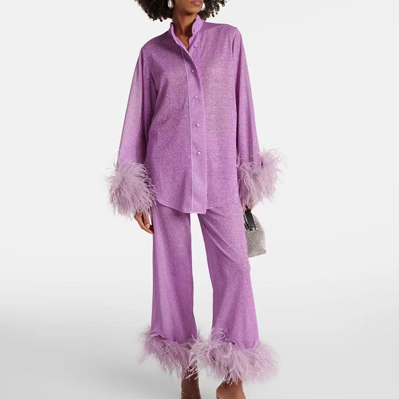 🍒Vroue se staankraag langmou bloes en broekstel met veerbesonderhede, elegante glinsterknope op die hemp en broek, soliede uitrustings herfsmode, partytjiestel geleentheidsdrag.